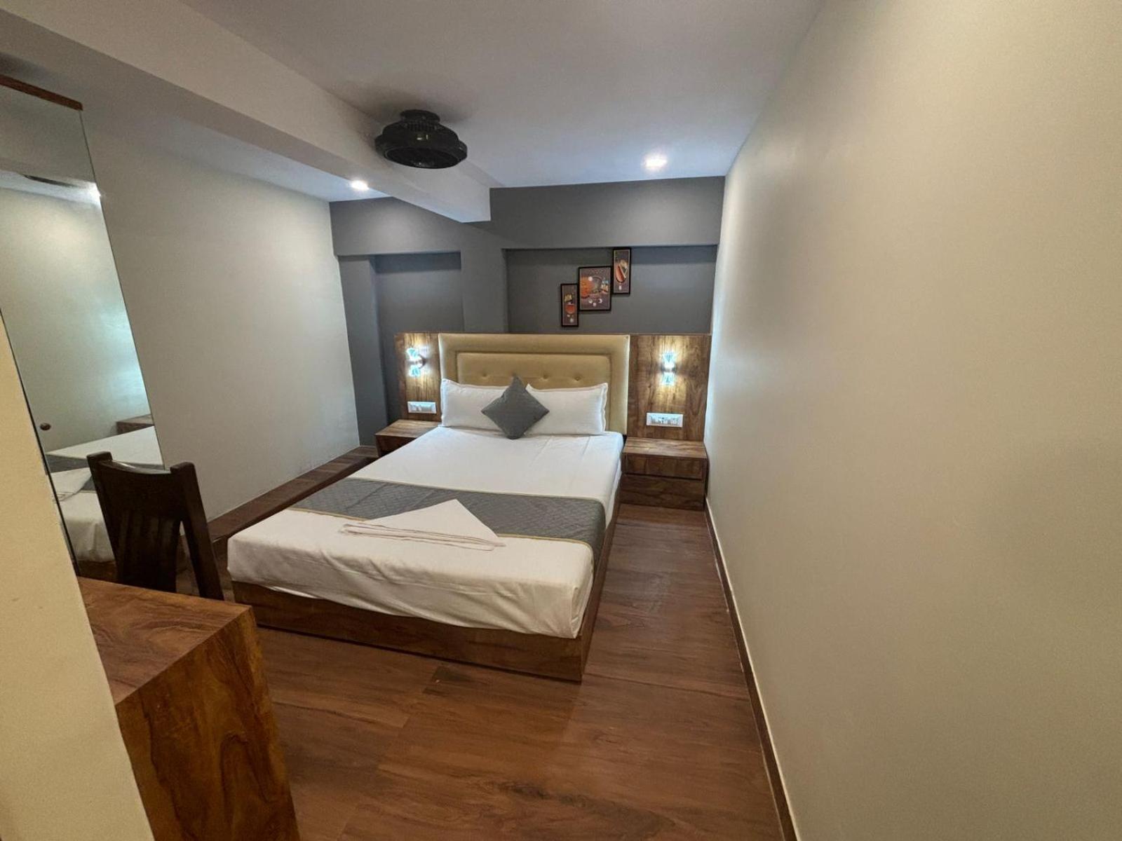 Hotel Z-A-R-A Park Goregaon West - Mumbai, Mumbai
